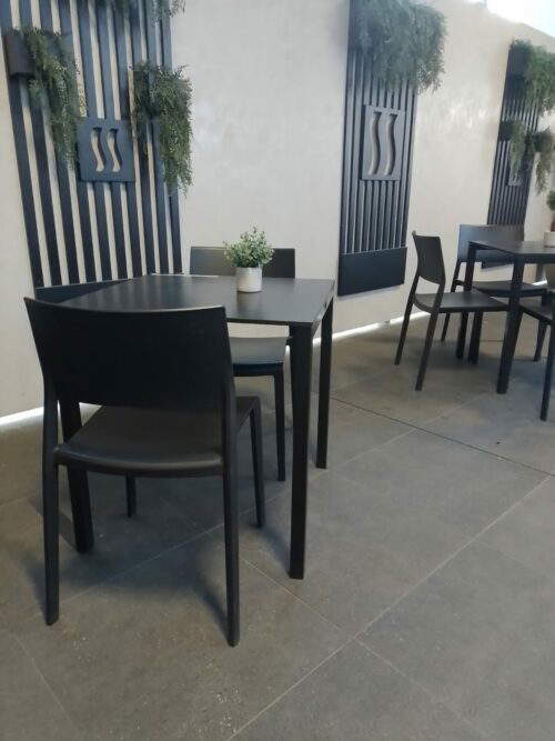 Stuhl Lilibet Schwarz mit Armlehne – Bild 4