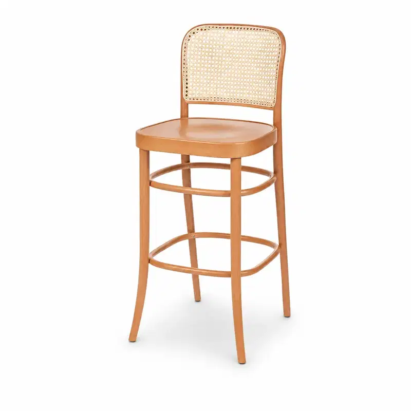 Barhocker 811 Bar Rattan Natur – Schrägansicht Bugholzstuhl Barhocker 811 Bar Rattan Natur mit Wiener Geflecht in Schrägansicht