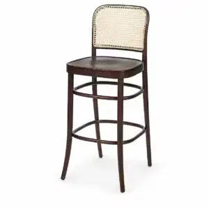 Bugholzstuhl Barhocker 811 Bar Rattan Walnuss mit Wiener Geflecht in Schrägansicht