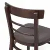 Detailansicht der dunklen Holzsitzfläche und Rückenstreben des Bugholzstuhls EPIC Walnuss
