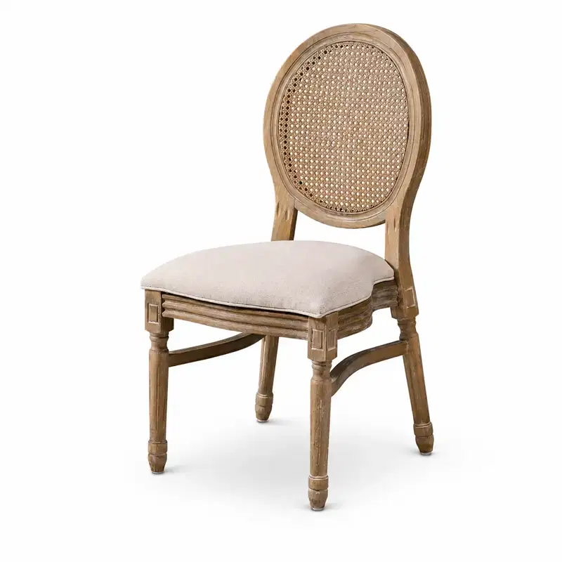 Hochzeitsstuhl Medalion – eleganter Holzstuhl mit Rattan-Rückenlehne Hochzeitsstuhl Medalion aus Holz mit ovaler Rattan-Rückenlehne und gepolsterter Sitzfläche für Hochzeit und Events