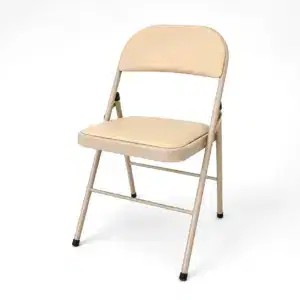 Klappbarer Cateringstuhl POLY 4 in Beige mit gepolsterter Sitzfläche und Rückenlehne aus Kunstleder