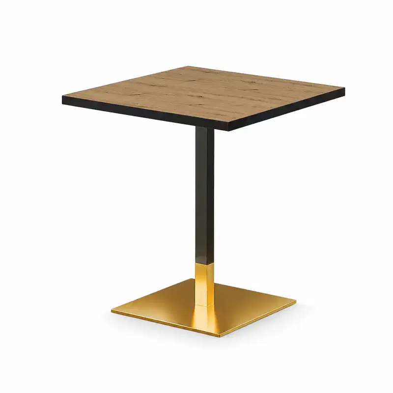 Cafétisch OMEGA 68x68 cm – moderner Gastronomietisch Cafétisch OMEGA 68x68 cm mit quadratischer Holzoptik-Tischplatte und modernem schwarz-goldenem Säulengestell