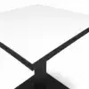 Detailansicht der weißen Tischplatte des Cafétisch ALFA S in 68x68 cm
