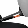 Detail des Federmechanismus am Konferenzstuhl Linea Schwarz-Grau mit orangefarbenem Funktionselement
