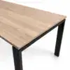 Detailansicht der hellen Tischplatte in Holzoptik beim Konferenztisch Modus
