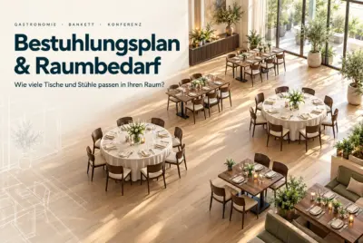 Heller Gastraum mit runden Banketttischen, rechteckigen Tafeln und Stühlen zur Veranschaulichung der Sitzplatz- und Raumplanung.